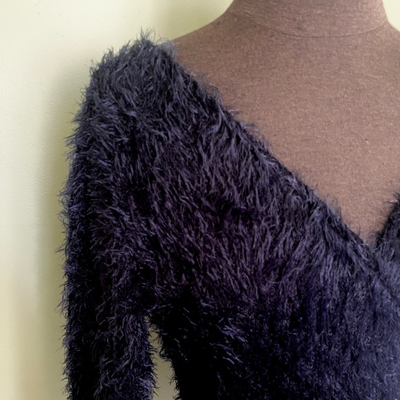 FARROW NAVY BLUE FUZZY LONGSLEEVE TOP - Picture 2 of 6